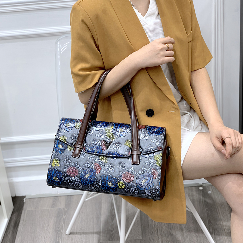 Luxury Bags That Are Vegan - Vintage 3D Geprägte Blumen-Handtaschen für Damen