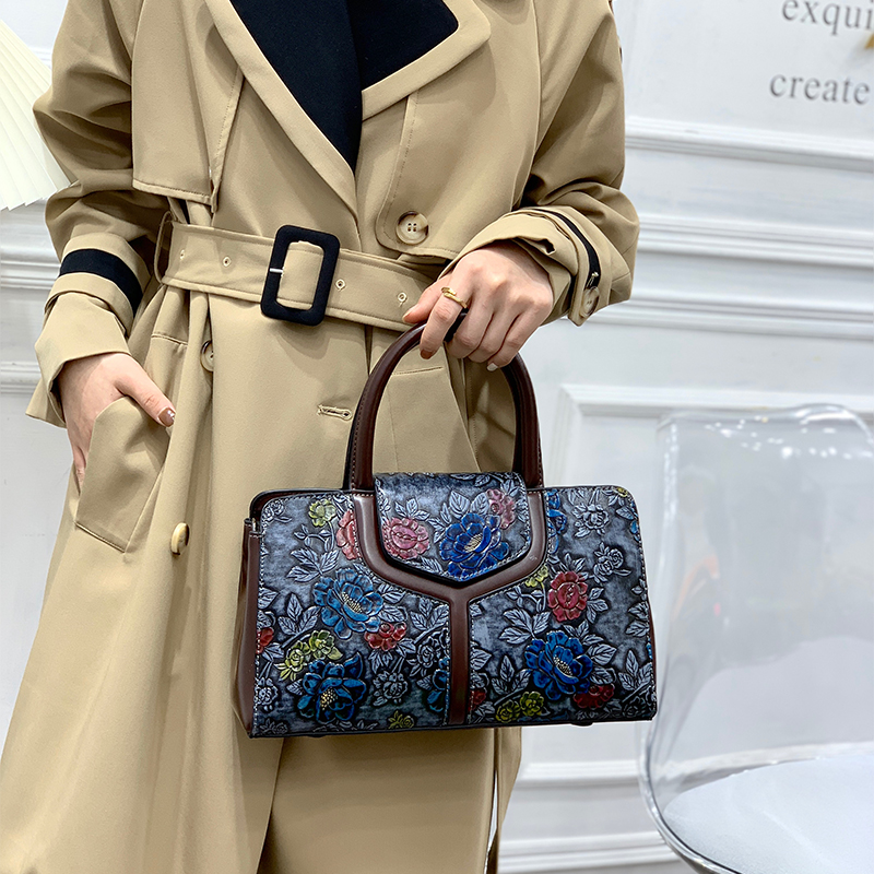 Vintage Geprägte Blumen-Boston – Luxury Bags That Are Vegan Bewertung und Preis