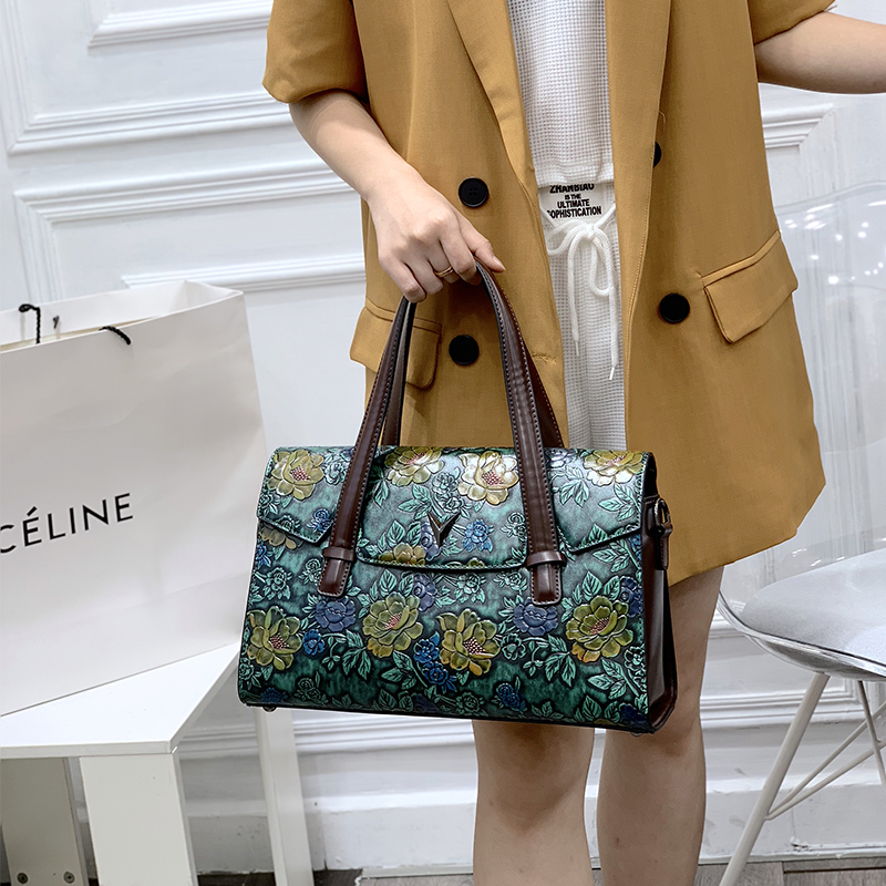 Vintage 3D Geprägte Blumen-Han – Luxury Bags That Are Vegan Bewertung und Preis