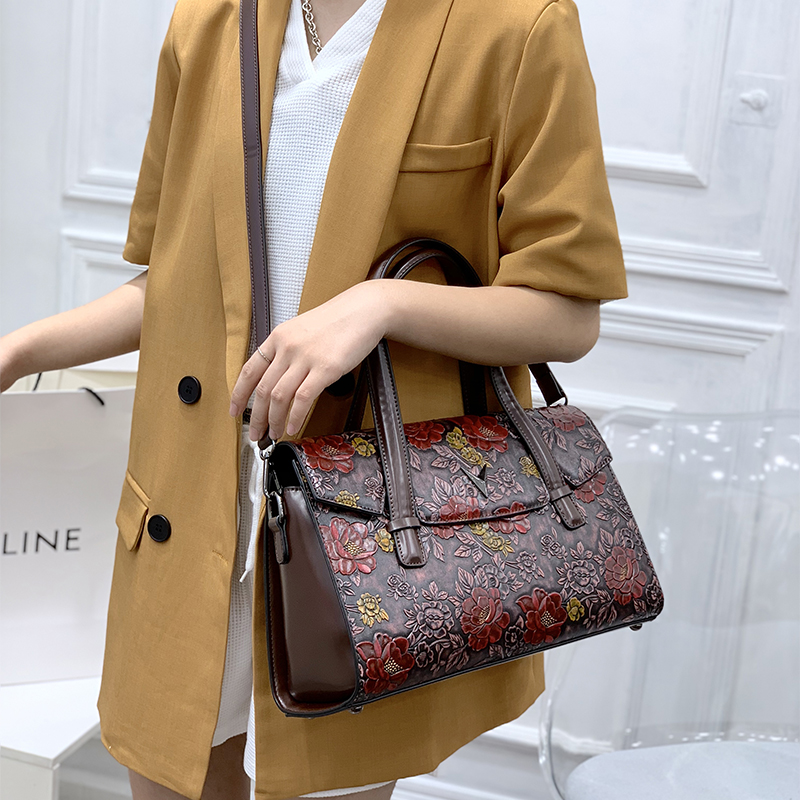 Vintage 3D Geprägte Blumen-Han – Luxury Bags That Are Vegan Bewertung und Preis