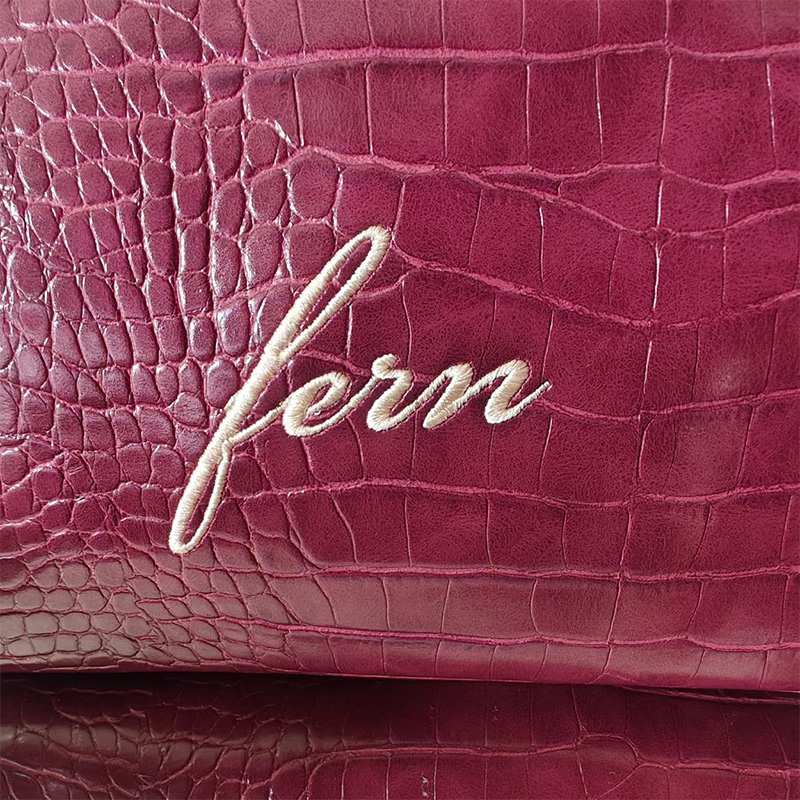 Bestickte Kroko-Kosmetiktasche – Luxury Bags That Are Vegan Bewertung und Preis